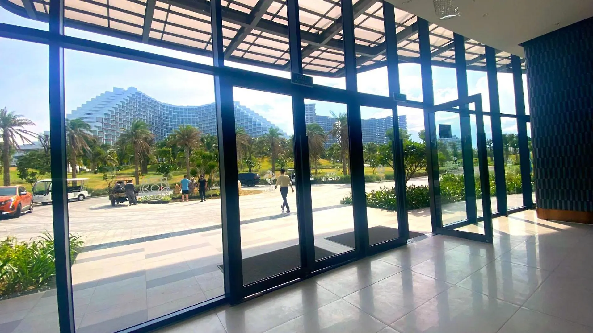 Sunny Smes - The Arena, Cam Ranh Airport Apartment Dien Khanh