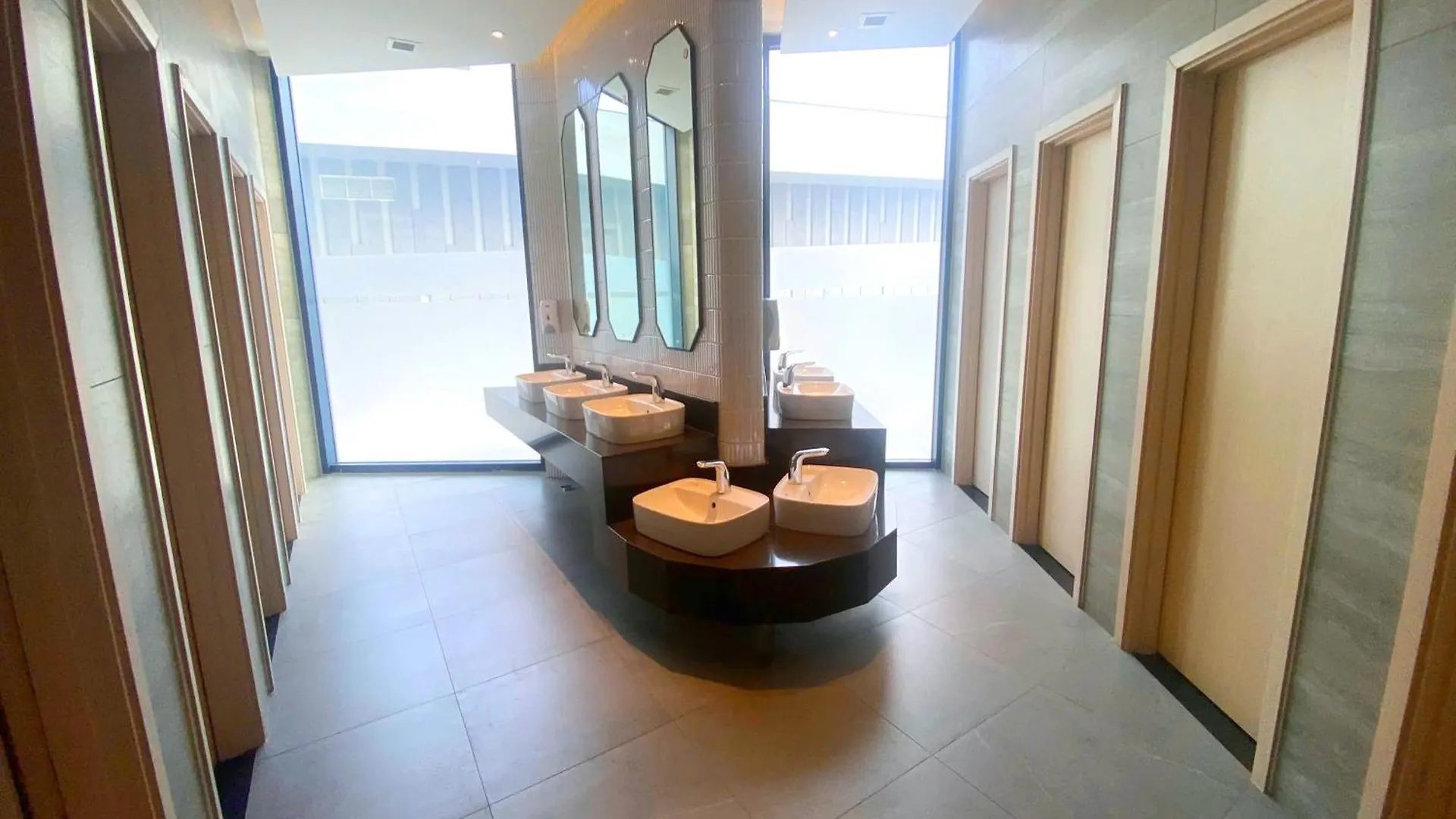 Sunny Smes - The Arena, Cam Ranh Airport Apartment Dien Khanh