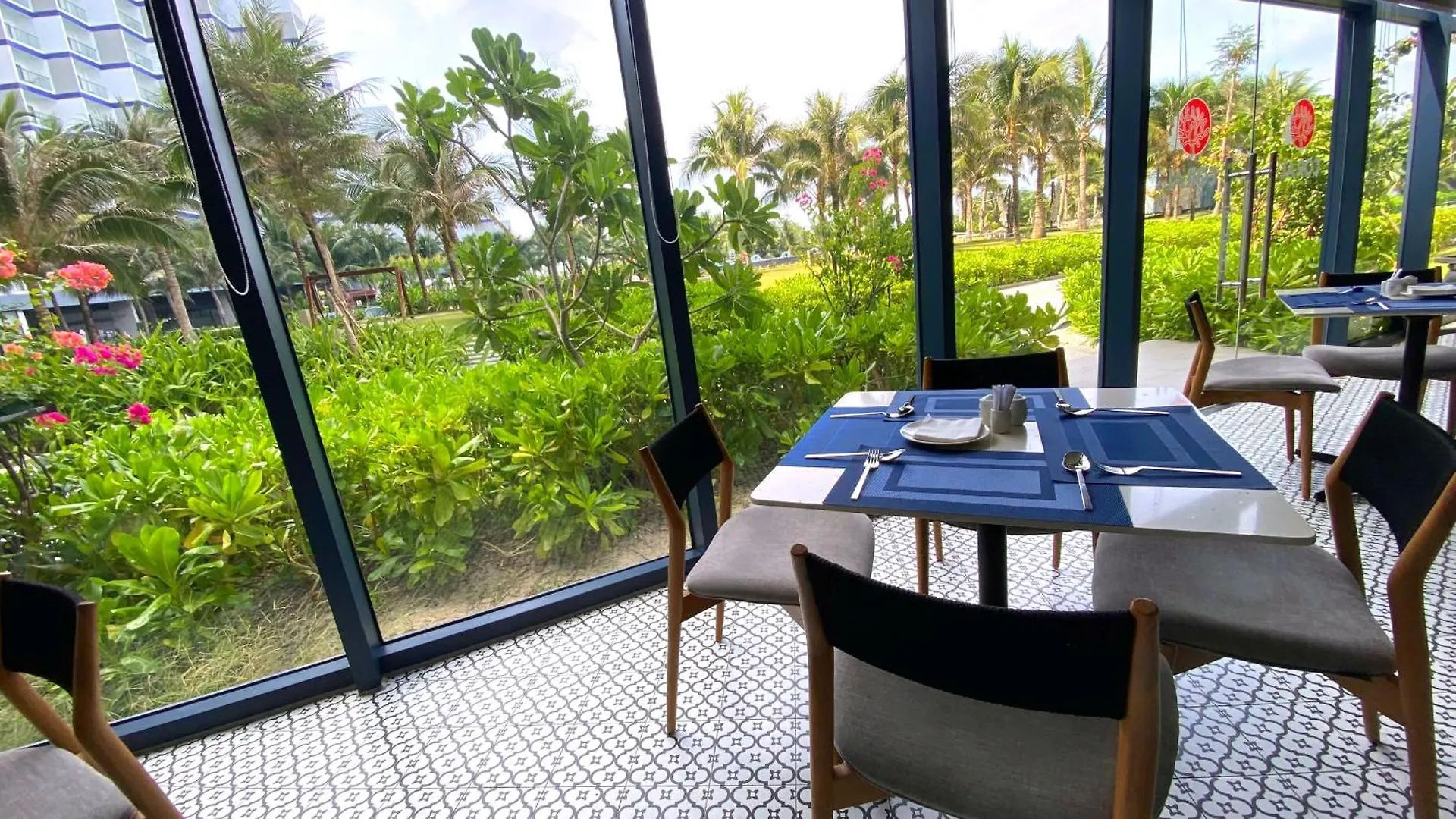 Sunny Smes - The Arena, Cam Ranh Airport Apartment Dien Khanh Vietnam